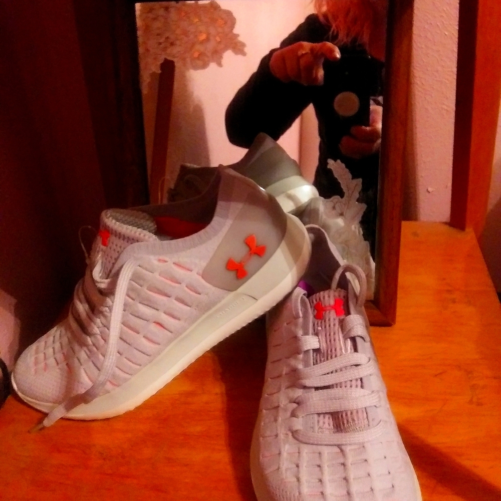 Under armor Neon orange and grey tennis shies